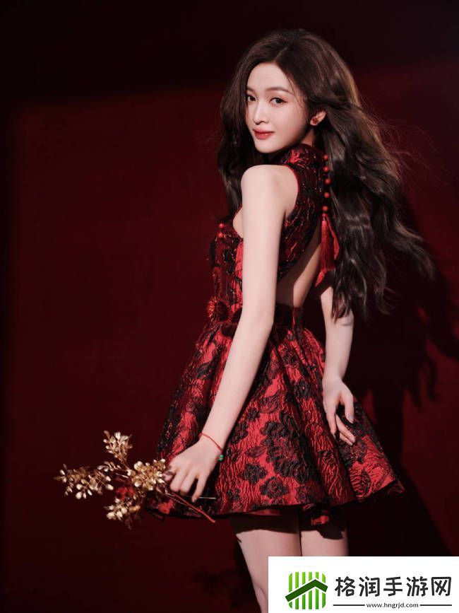 吴宣仪元宵晚会造型释出穿红色露背裙明艳动人