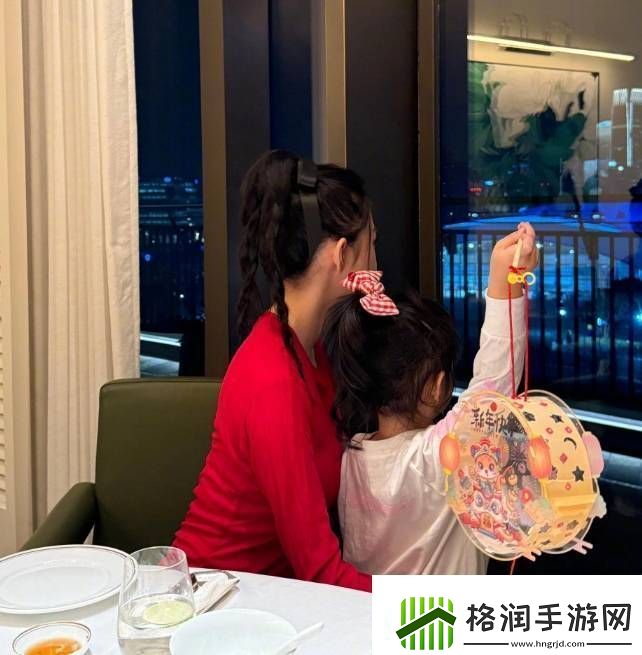 宣云首次曝光女儿照片潘玮柏现身评论区高调表白