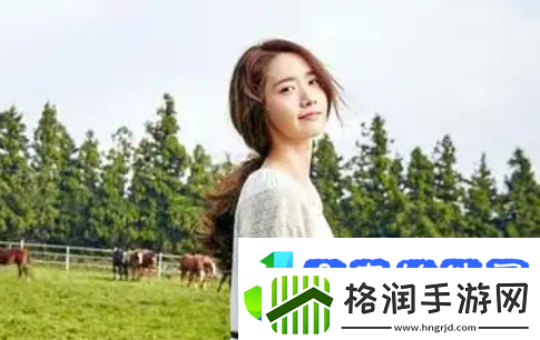 中午妈妈在厨房做饭