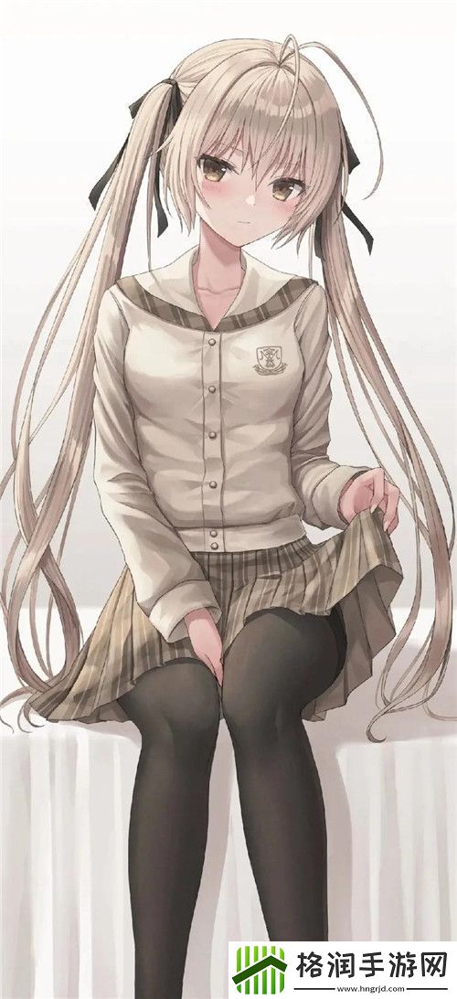 宝宝坐下来自己慢慢摇