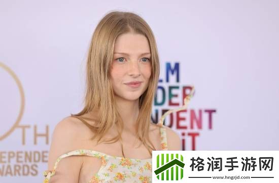 超多美图！跨性别女星亨特·莎弗亮相独立精神奖