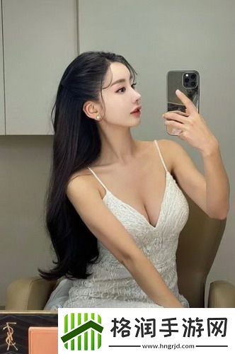 两男一女一个人一个摸的奇妙游戏